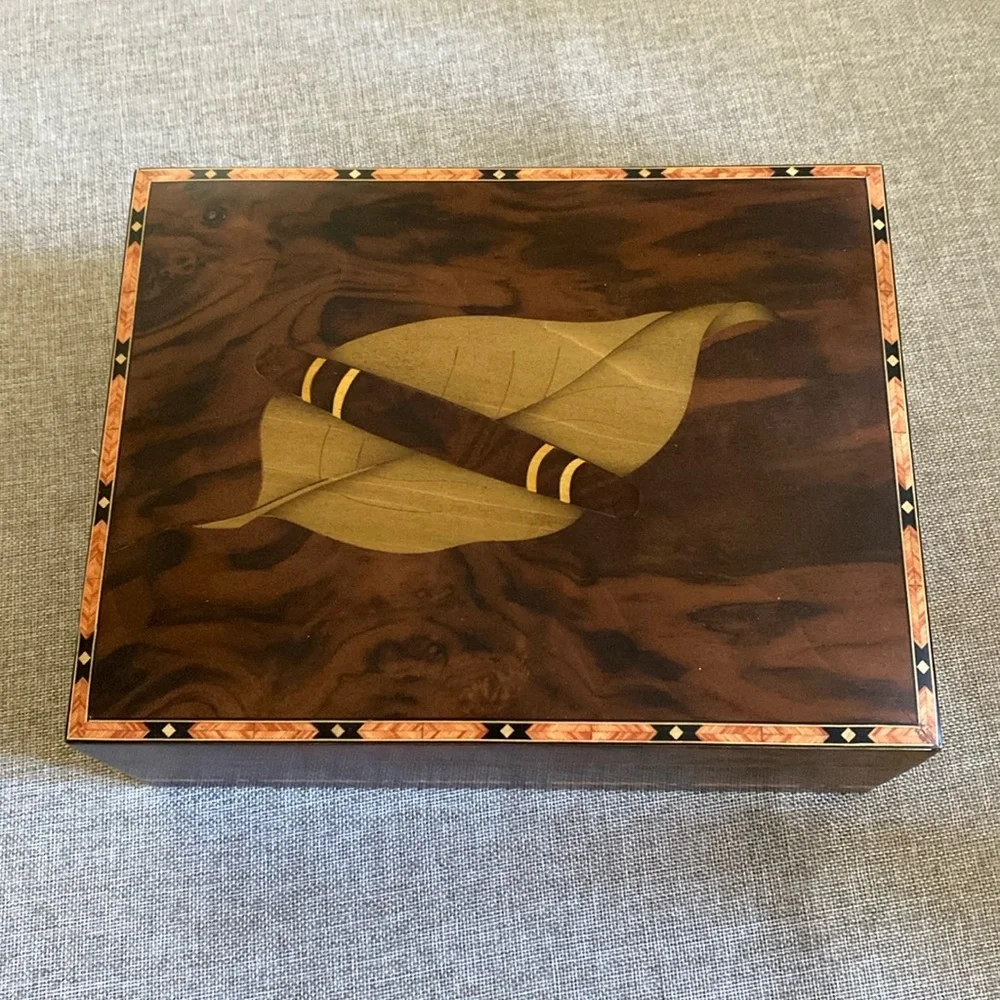 Cigar Humidor - Picture 1 of 6